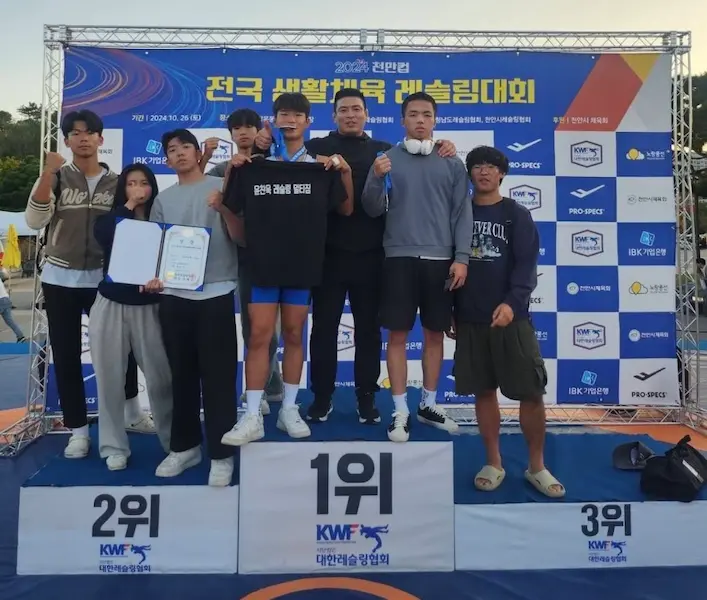 Wrestling team competition photo